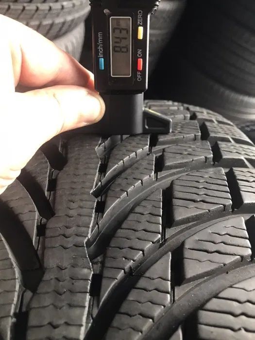 Купити зимові БУ шини гуму резину покришки колеса 235/40 R19 доставка