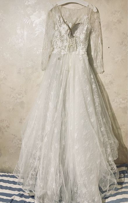 Продам весільну сукню