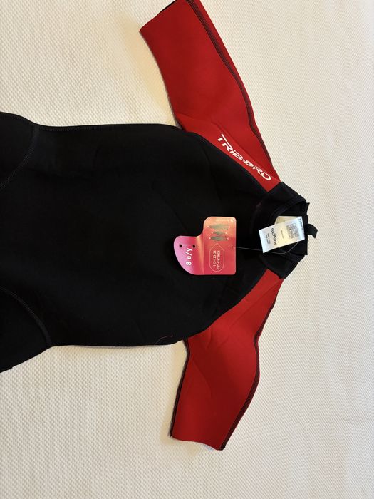 Fato de surf . Crianca de 8 anos . Com etiqueta