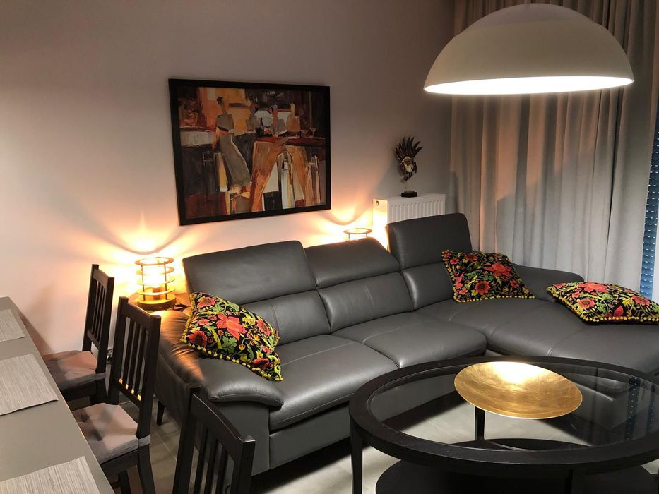 Luksusowe trzy pokoje z garażem i ogródkiem.