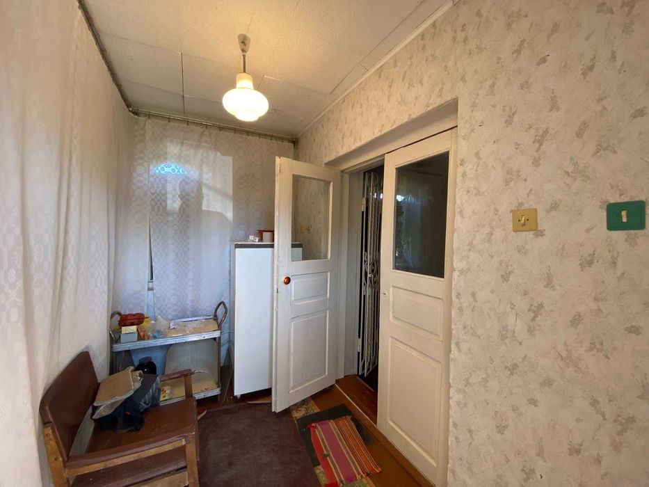 Продається дачний будинок з гаражем у мальовничому місці!