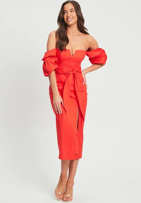 Sukienka  midi dopasowana z odkrytymi ramionami BWLDR 36