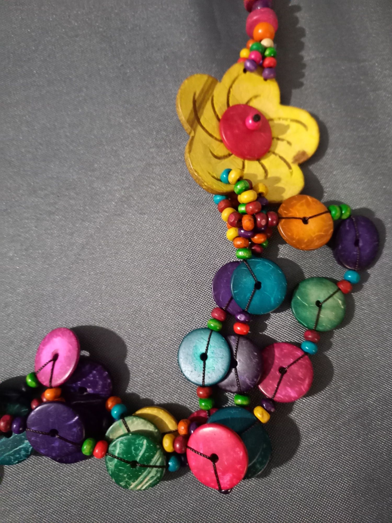 Colar de Madeira multicolor novo