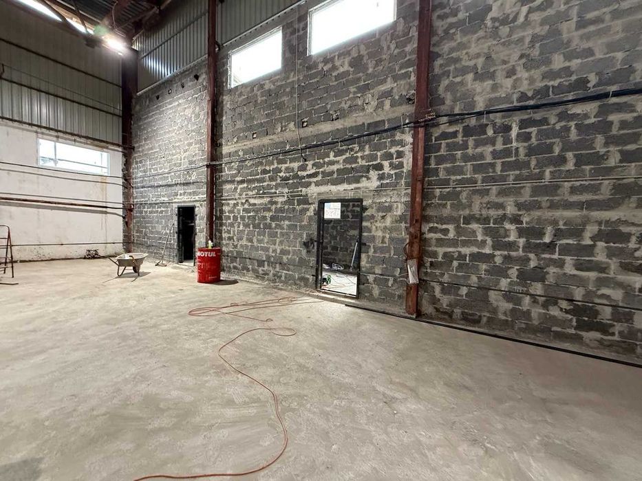 Продам виробничо-складське приміщення в м. Калуш 2000м2