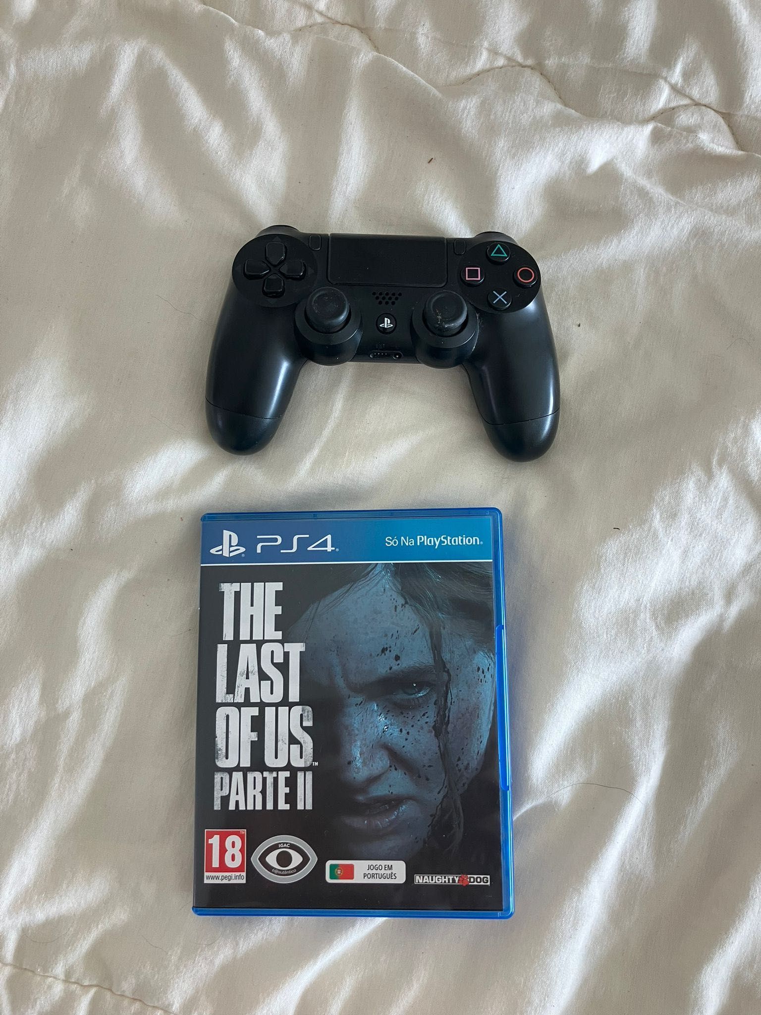 PS4 1TB + comando+ The Last of Us2