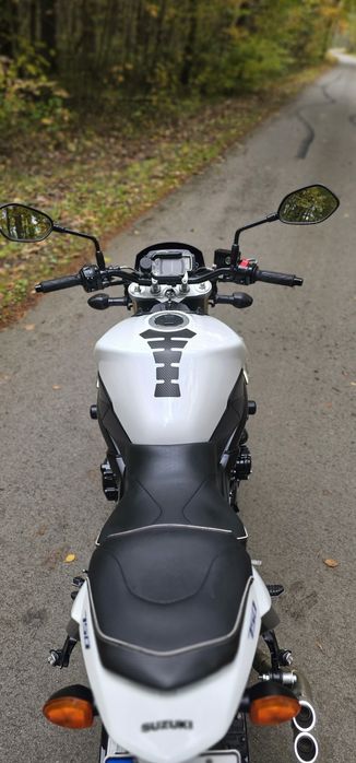 Suzuki GSR 750 niski przebieg stan idealny