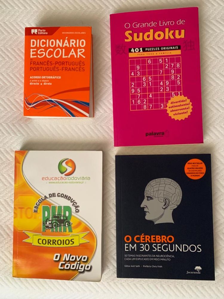 Livros variados de criança e ficção