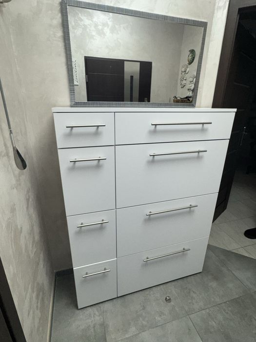 Biała szafka na buty