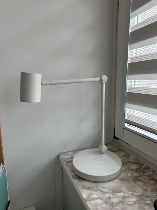 Lampa biurkowa z ładowarką Ikea