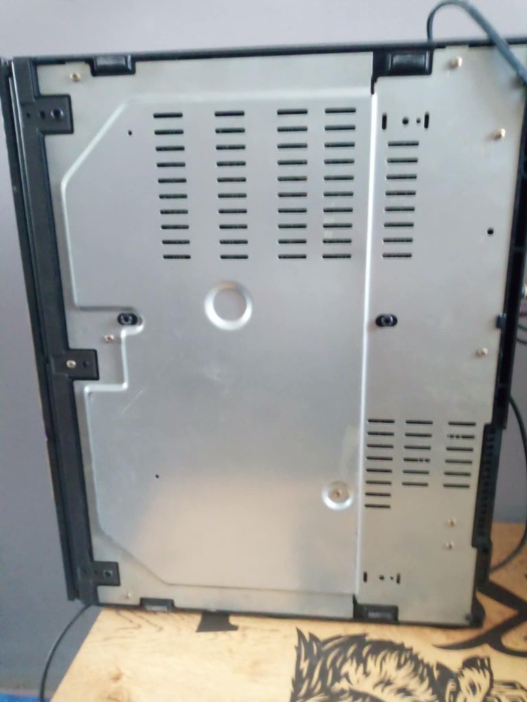 Magnetowid Toshiba V-109CZ – uszkodzony, nie włącza się

Opis:

Na spr