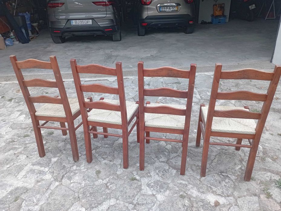 Cadeiras de madeira