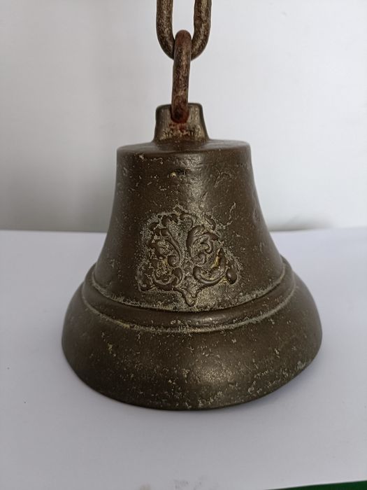 Dzwonek duży z brązu