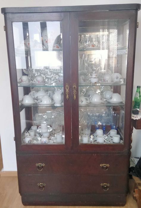 Movel Louçeiro e louças antigas