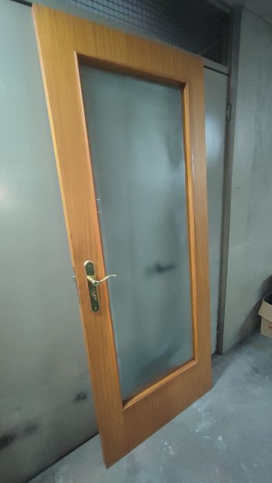 Porta interna de madeira com vidro