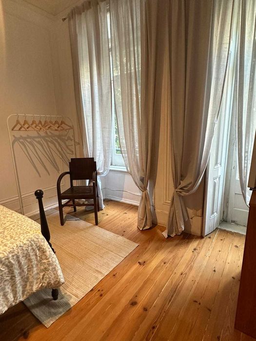 Quartos mobilados em Saldanha - Entrada Imediata - Exc. Localização