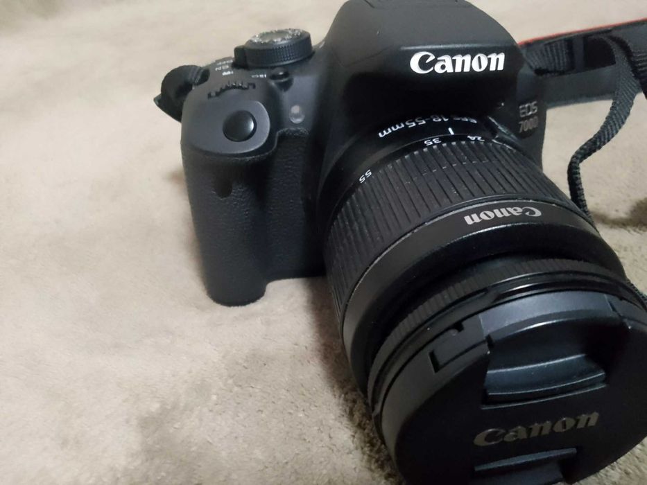 Фотоапарат Canon Eos 700d + kit EF-S 18-55 STM