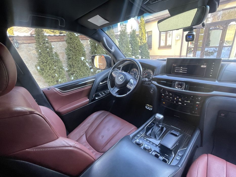 Продам официальный автомобиль Lexus LX 450