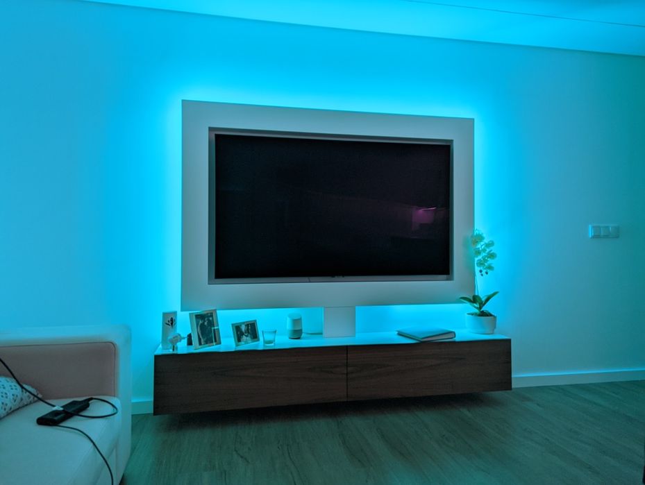 Moldura TV 65 polegadas com iluminação