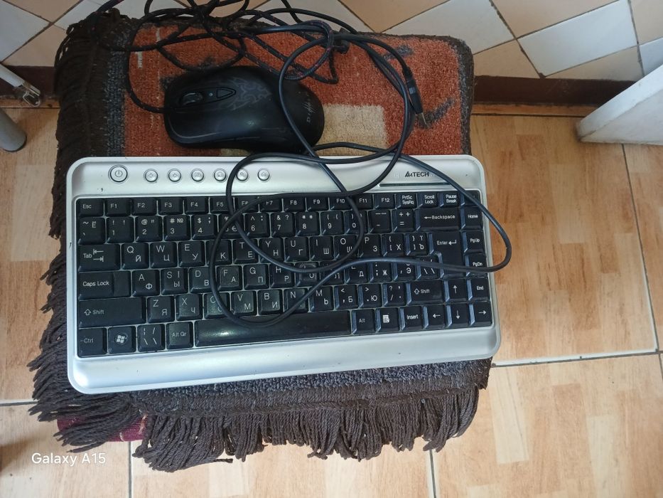 Клавиатура с мышкой продам