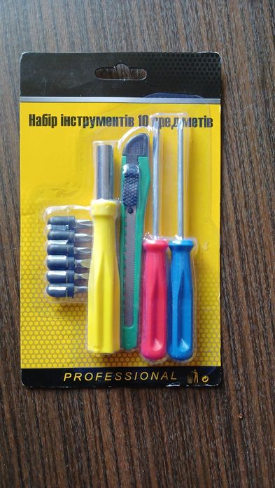 Набір інструментів 10 предметів
Матеріал: сталь, пластик.
В наборі: б