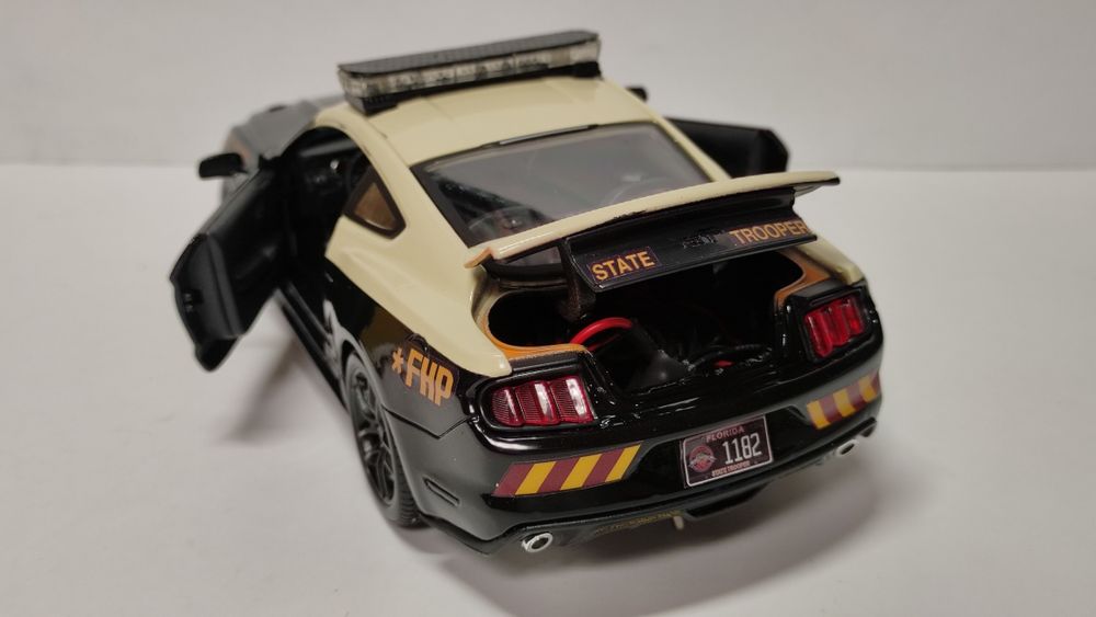 Policyjny Ford Mustang Floryda, Maisto, skala 1:18
