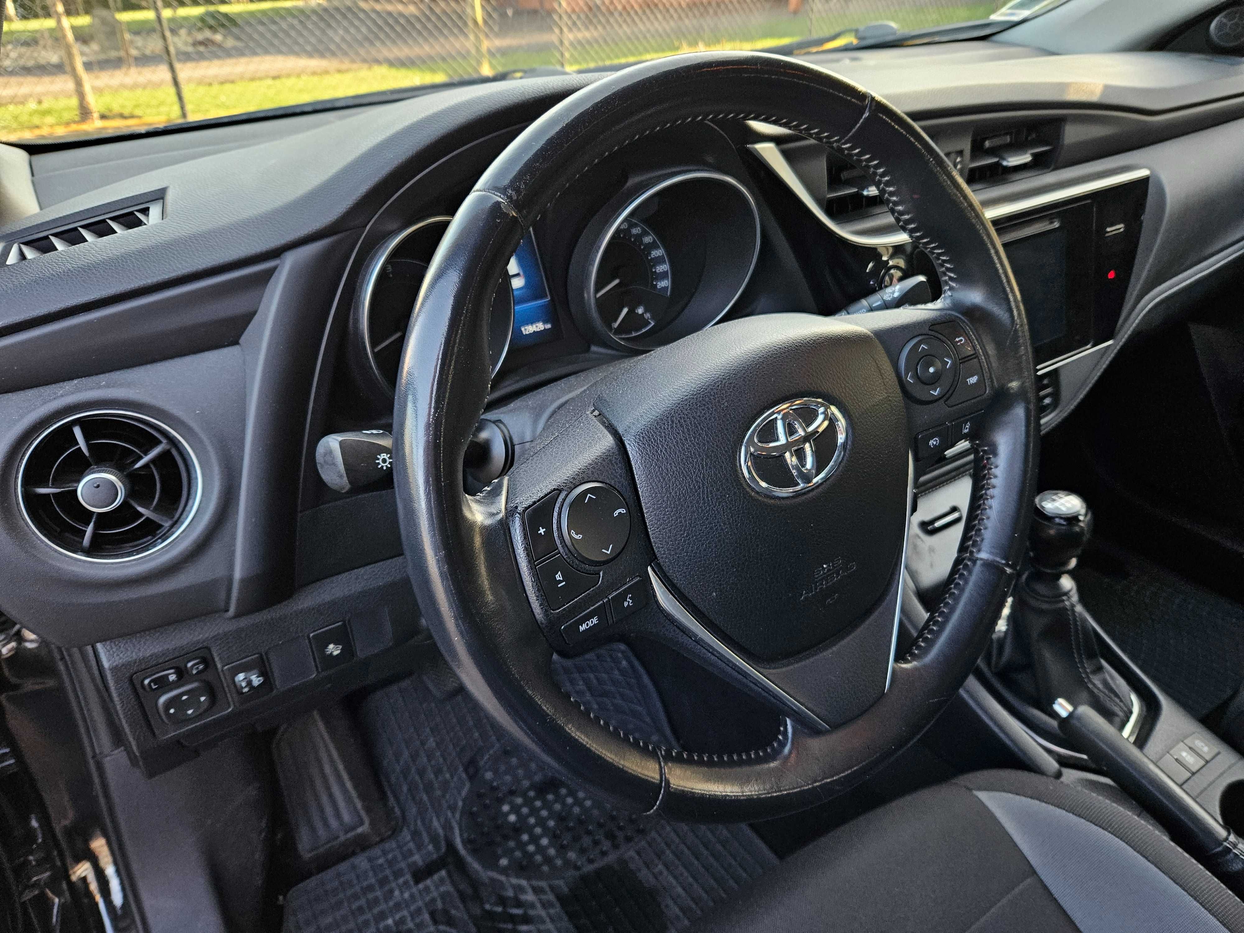 Toyota AURIS / 2016