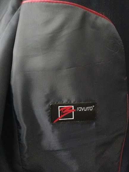 Garnitur męski, dwuczęściowy.