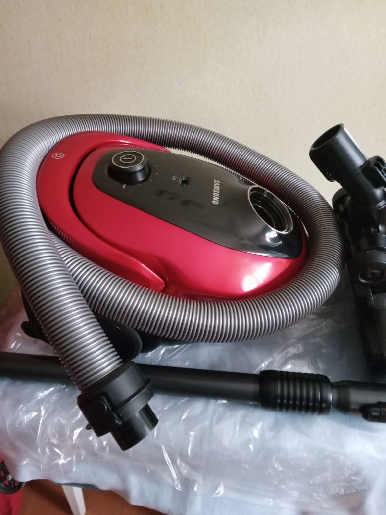 Пылесос Samsung VCO7M25EOW