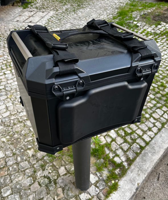 Top case SW MOTECH com base adaptadora para pegas sw motech