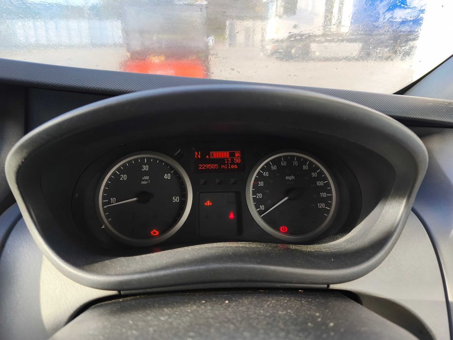 Opel Vivaro 9 osobowy Ładny Automat Uszkodzony Anglik Sławsk