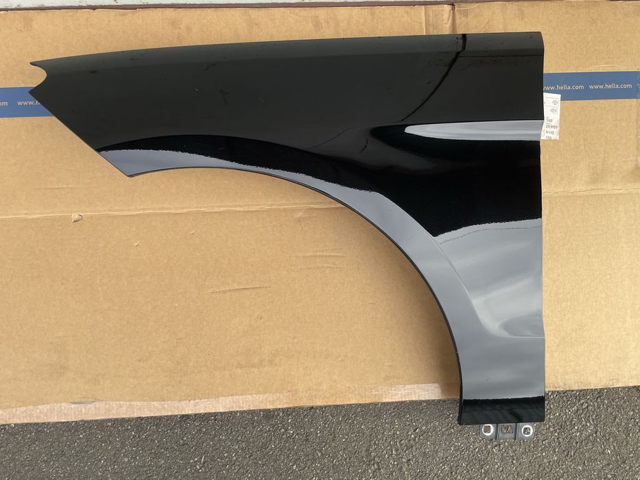 Крило ліве GLE w166 чорне a1668801106