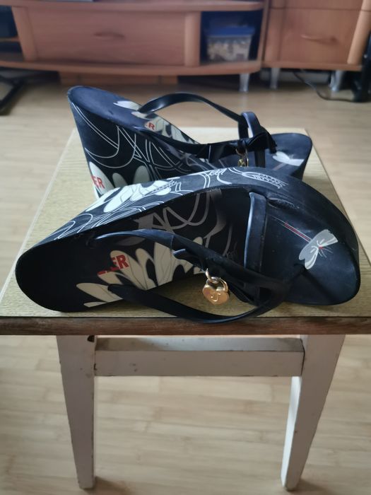 Продам в'єтнамки на високій танкетці