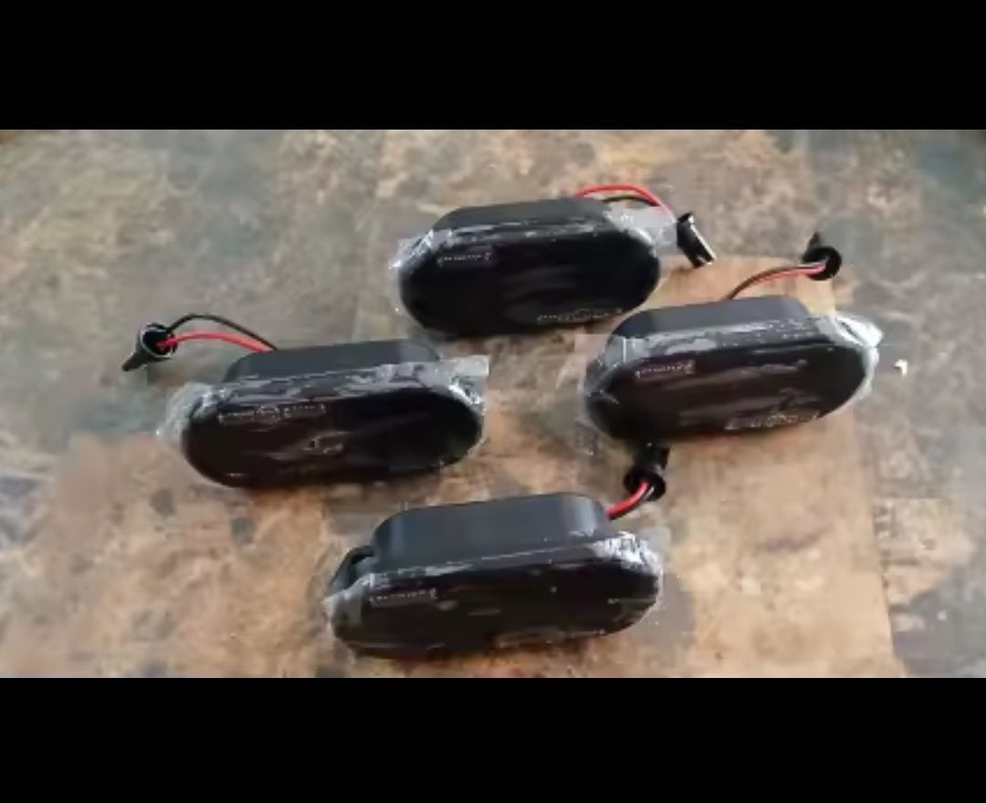 Piscas Led de cor preto