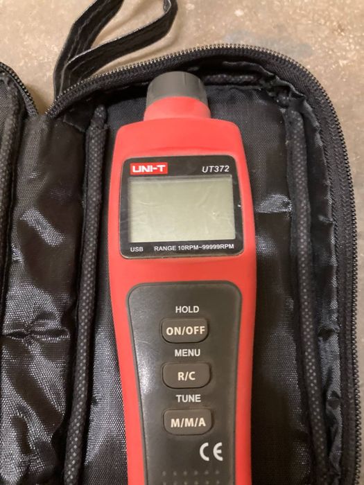 Tachometr Uni-T UT372 w pokrowcu
