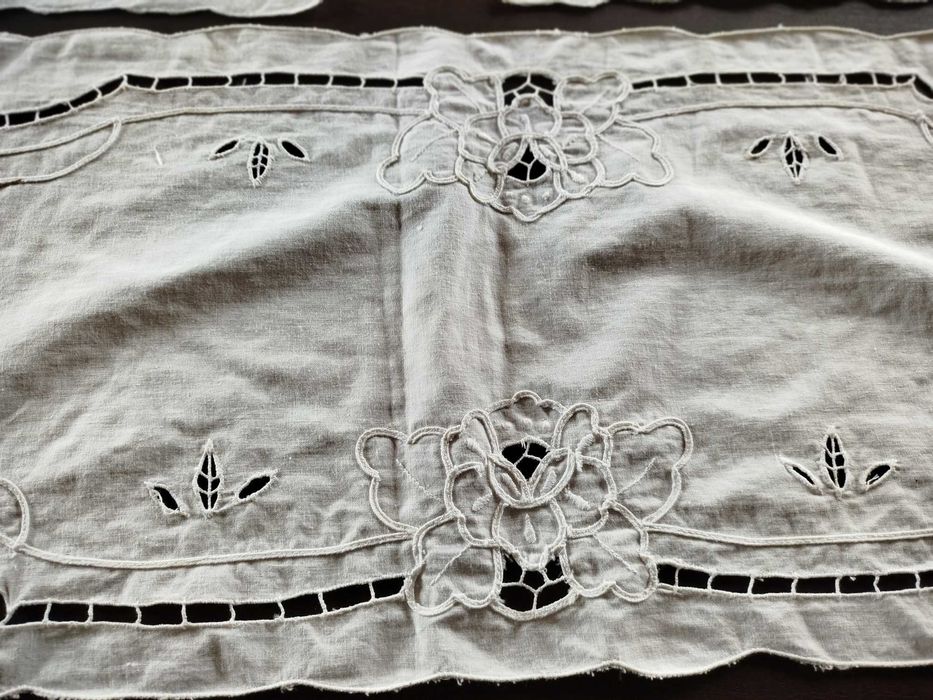 Conjunto de quarto bordado a máquina