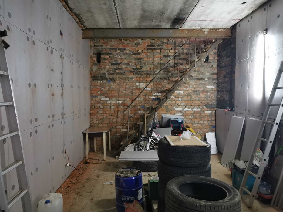 Продам 2- поверховий гараж на Героїв Крут