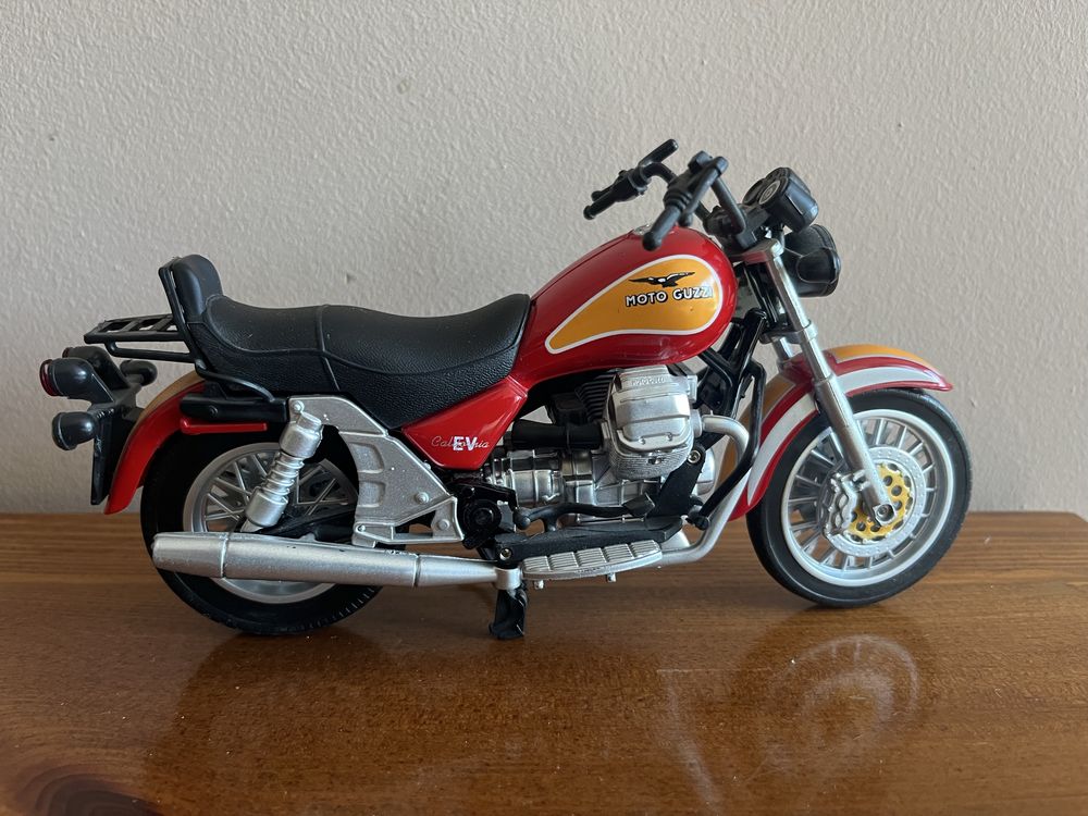 Sprzedam motor Moto Guzki California EV 1:12 New-Ray