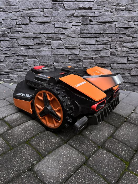 Robot koszący Worx z stacją ładowania i akcesoriami