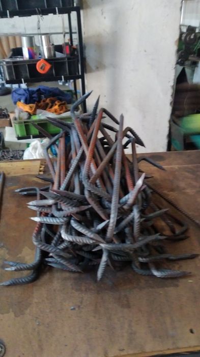 Металеві клямбри для з'єднання брусу