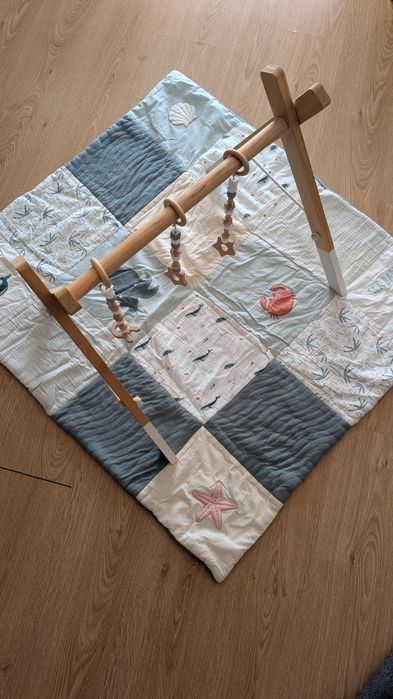 Ginásio de madeira bebé e tapete