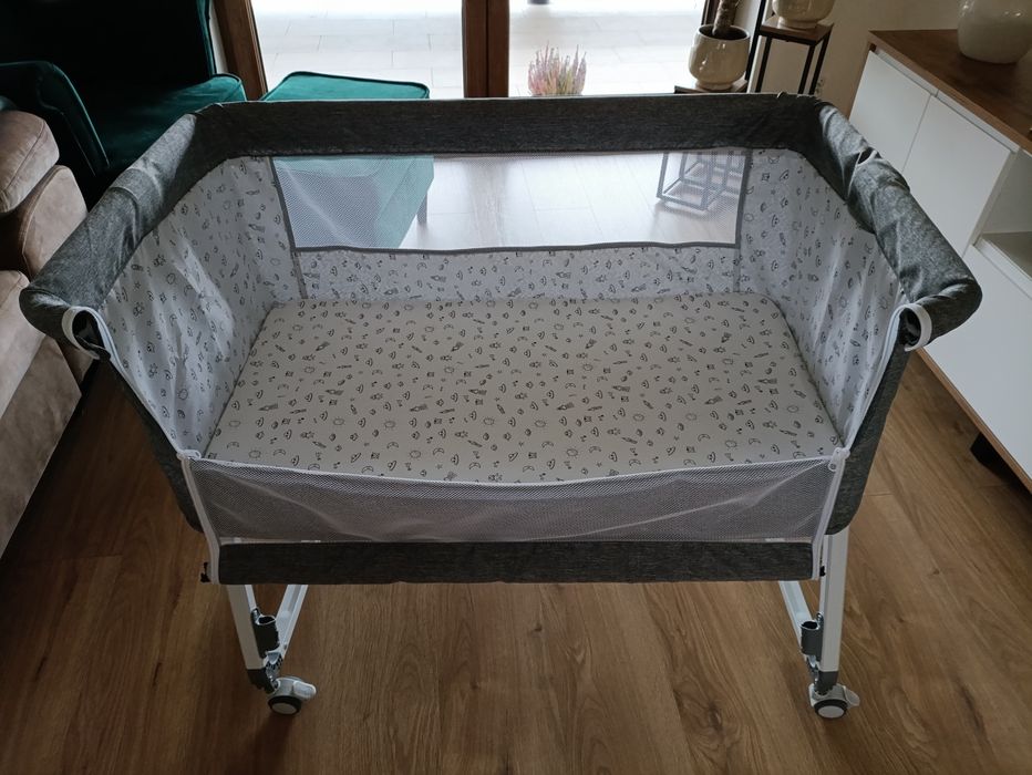 Łóżeczko, dostawka dla dzieci