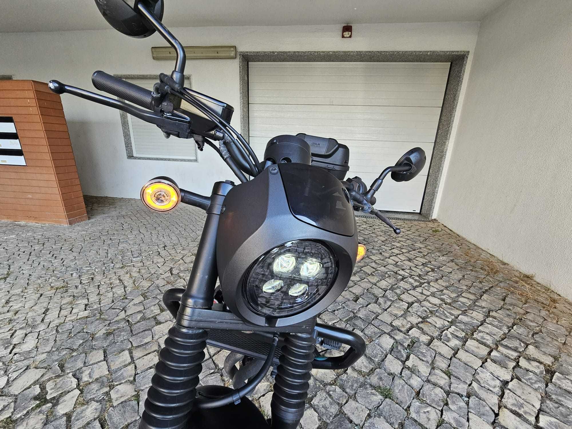 Honda CMX 500 Rebel de Novembro de 2021 com extras impecável