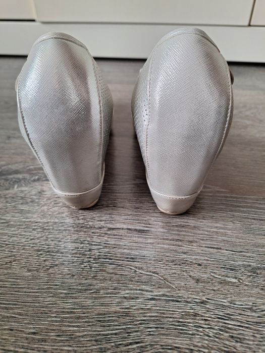 Półbuty na koturnie