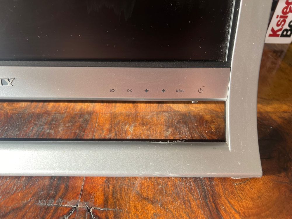 Monitor sony  lcd sdm hs95 srebrny