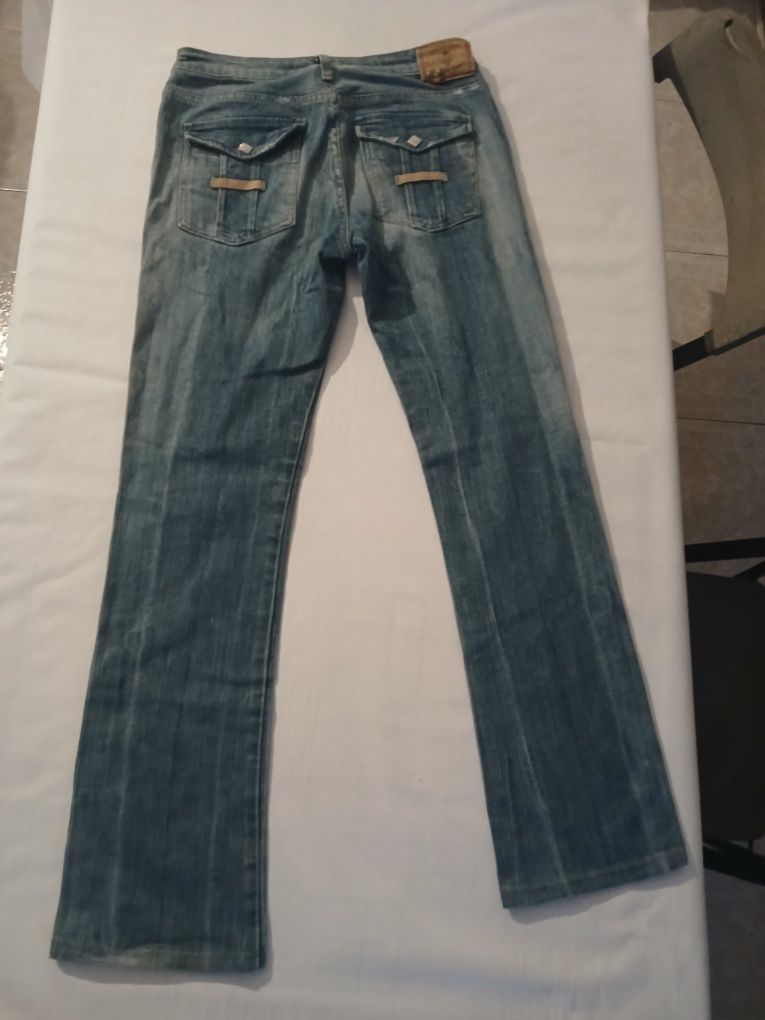 Vendo 4 pares de calças