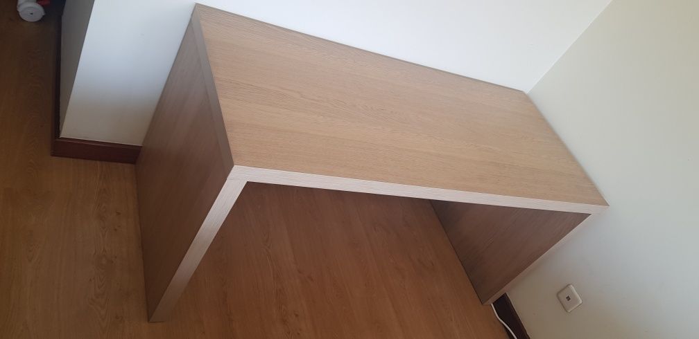 Secretária MALM 151x65 cm