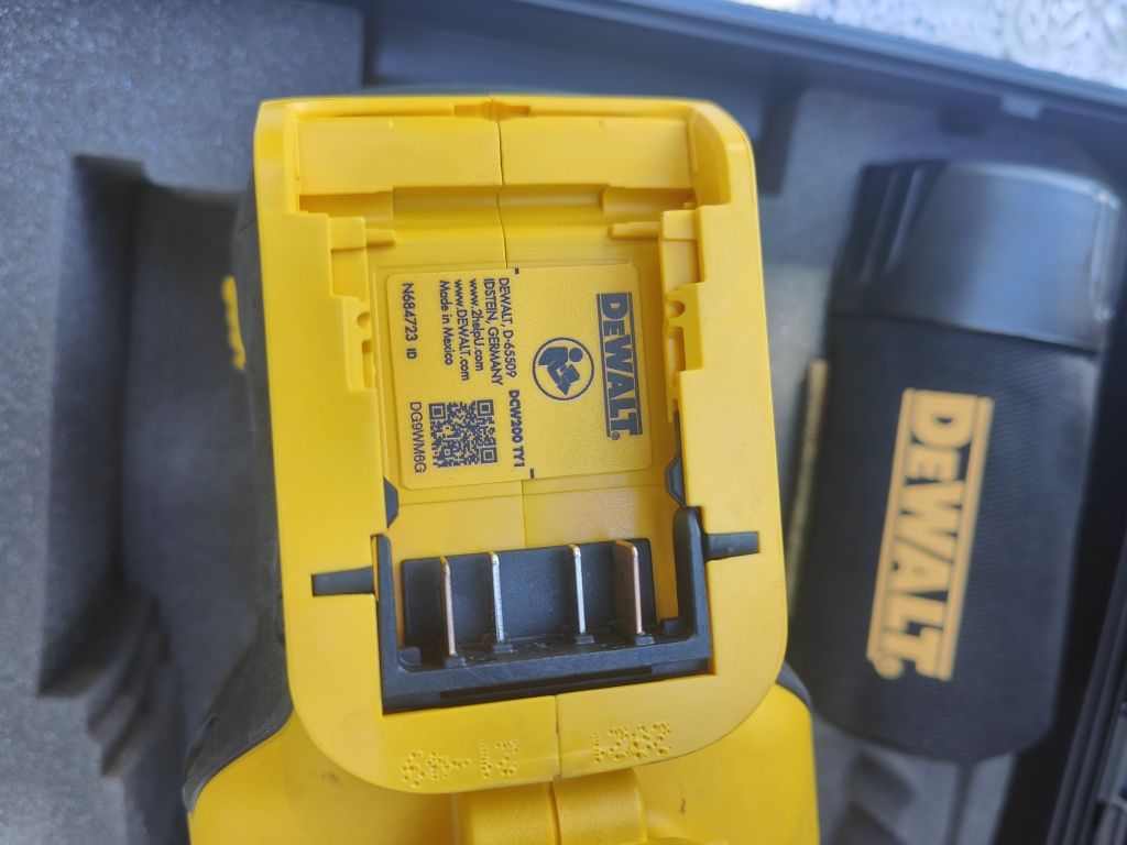 Szlifierka DeWalt DCW200NT