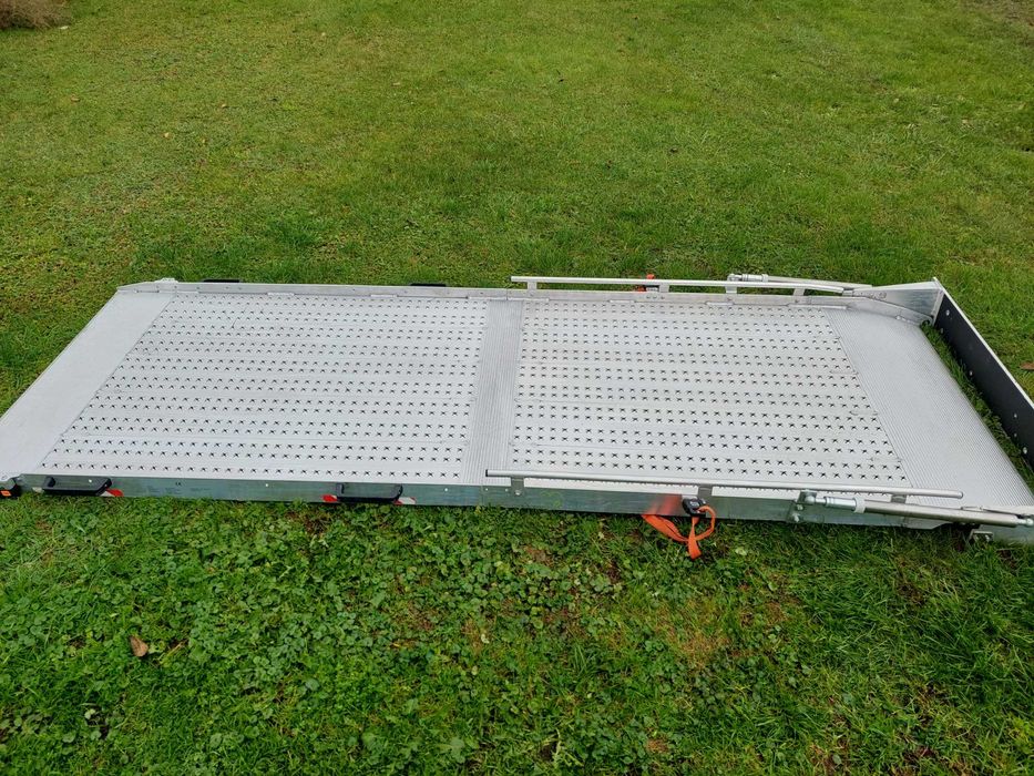 Rampa Załadowcza do busa 300x100x156 Nr 23