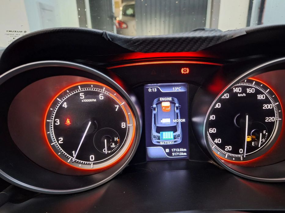 Suzuki Swift Hybryda Ledy Kamera