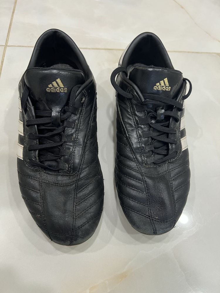 Футбольные бутсы adidas